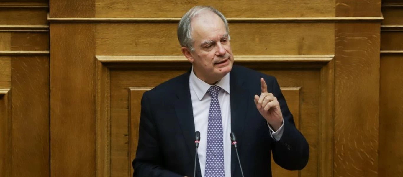 «Πειράγματα» και αστείες στιγμές μεταξύ βουλευτών - Το δώρο που έκαναν στον Κώστα Τασούλα